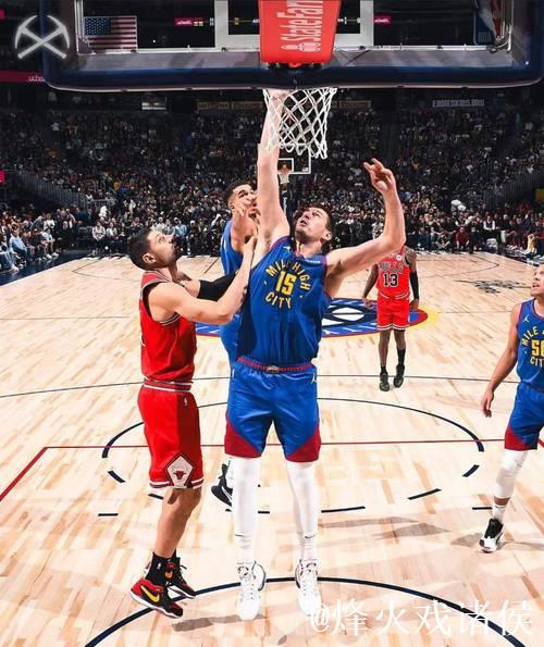 约基奇半场高效15+5+6,三分精准射中两球贡献全能数据 约基奇半场高效15+5+6,三分精准射中两球贡献全能数据